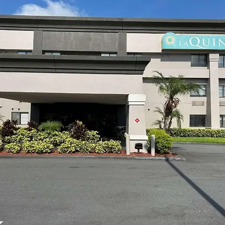 La Quinta By Wyndham Orlando South Hotel